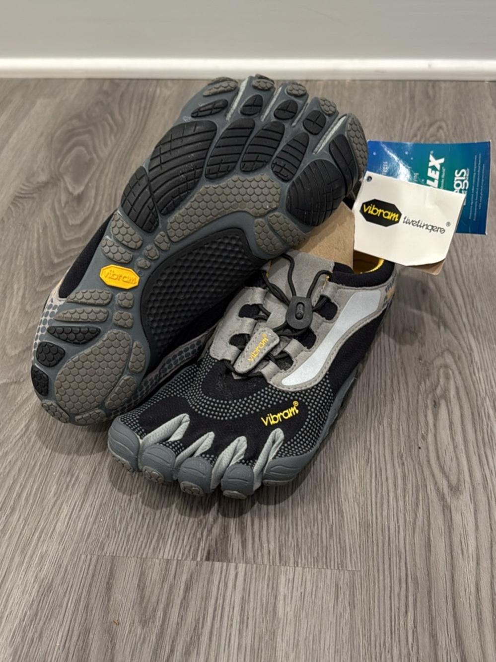 Vibram FiveFingers Men’s Black and Gray Toe Shoes Y2K GORPCORE!!